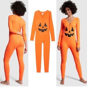 Vs pink orange pumpkin 🎃 onsie size xl
